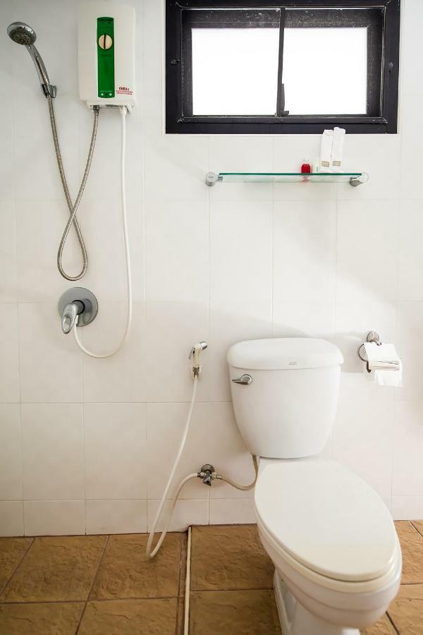 Oyo 345 The Click Guesthouse At Chalong Phuket Екстериор снимка